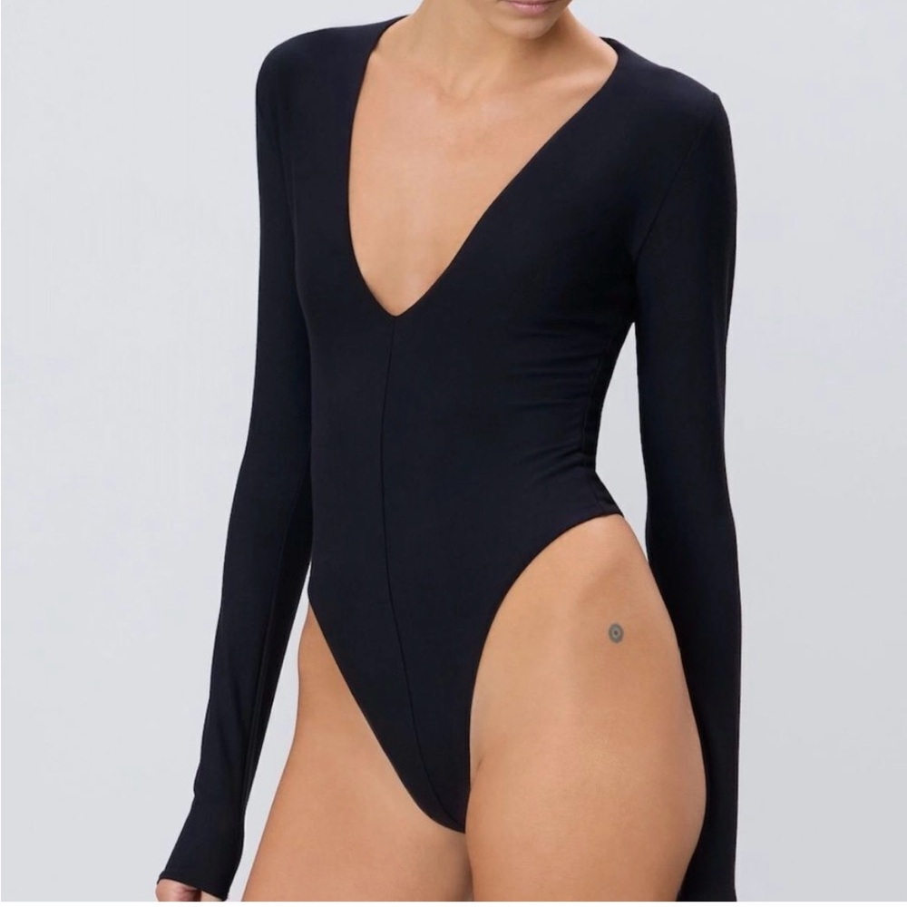 Eterne Black Bodysuit Long Sleeve Deep V Neck Plunge Fitted Small Classic Soft
